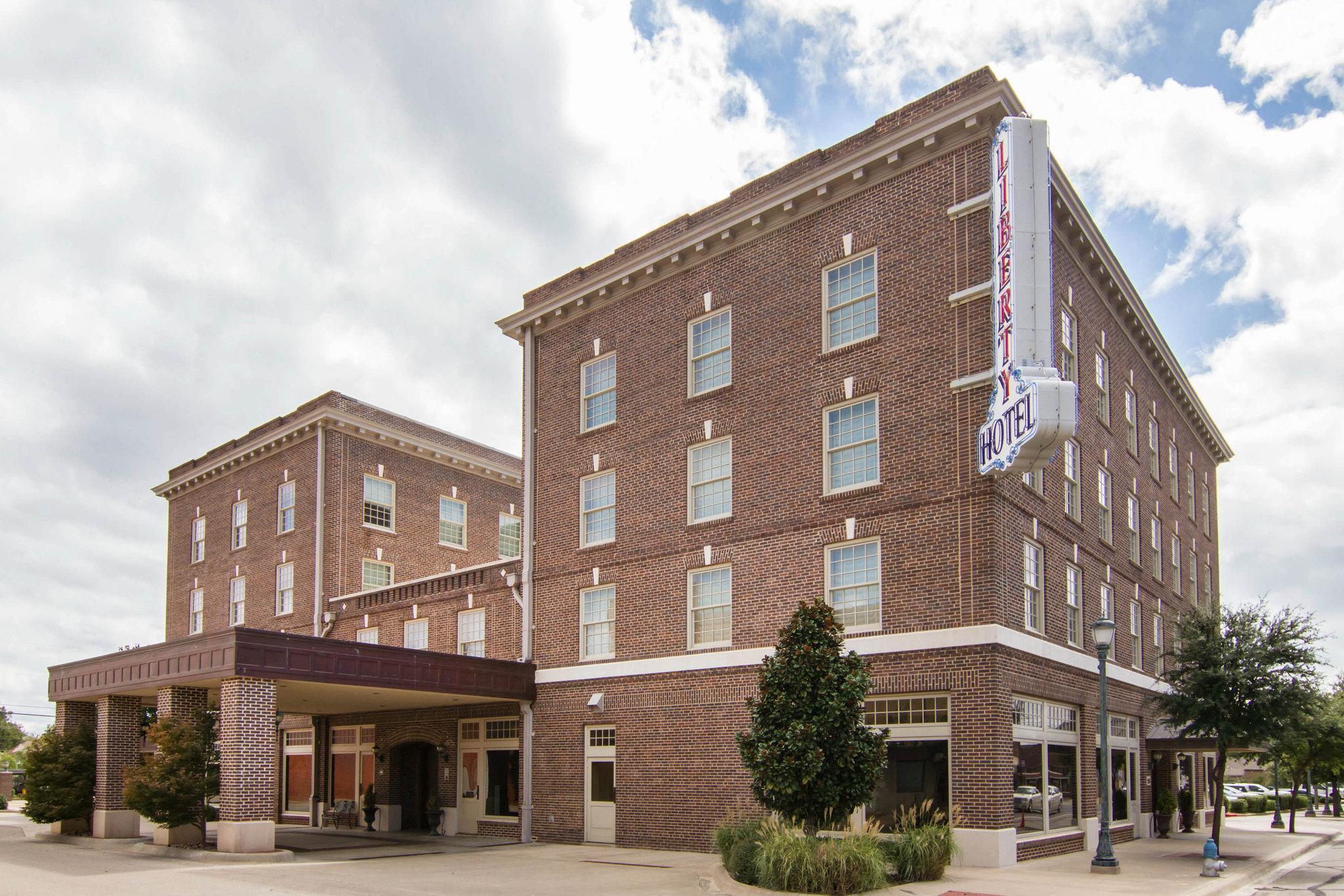 Liberty Hotel, Ascend Hotel Collection Cleburne Zewnętrze zdjęcie